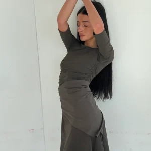 Robe plissée marron