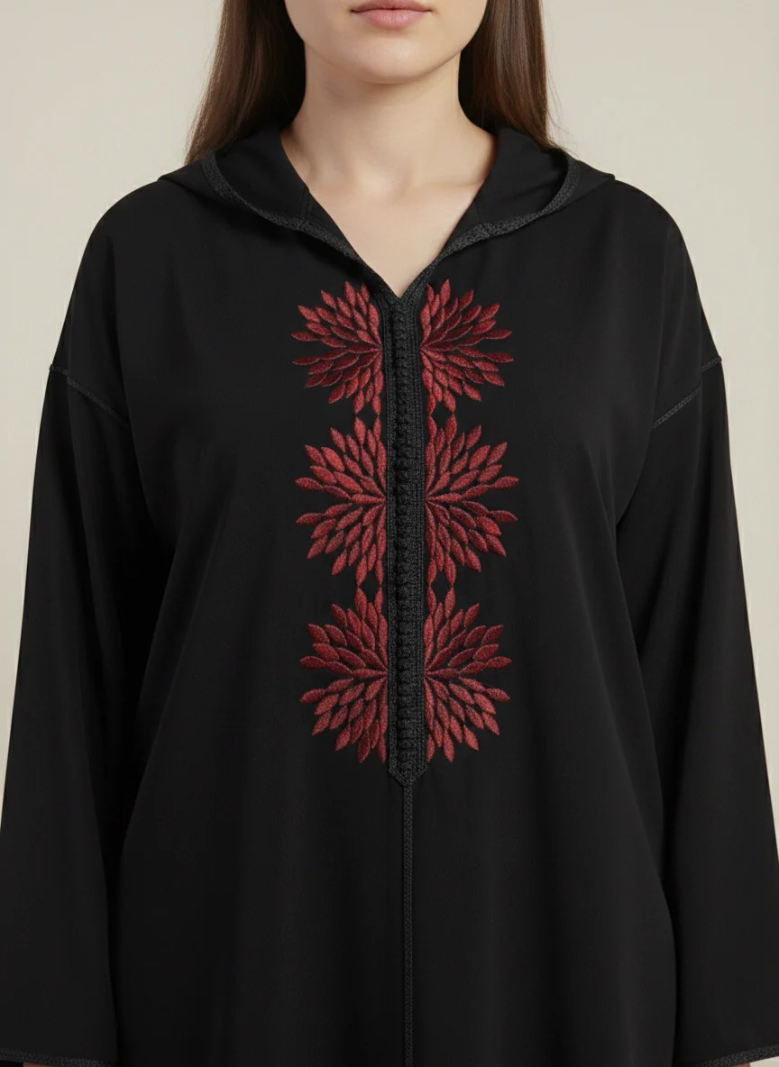 Jellaba Noire en crêpe avec broderie en bordeaux - Image 4