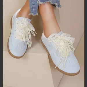 BASKETS A LACETS DENTELLE ET BIJOUX BLEU CIEL 36/37/38/39/40/41