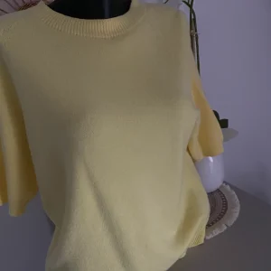 PULL CORINNE MANCHES COURTES  JAUNE PALE  TU 36/42