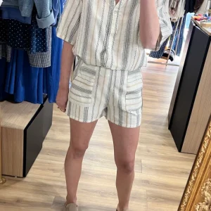 short à rayure beige et noir