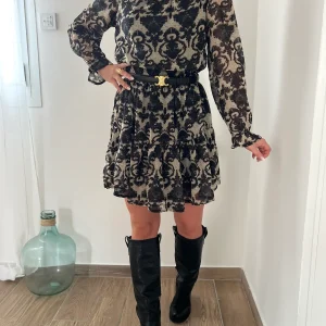 LA ROBE NOIRE BAROQUE