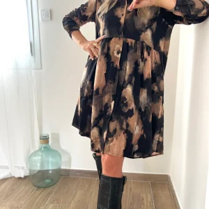 LA ROBE CHEMISE NOIR ET ROSE POUDRÉ