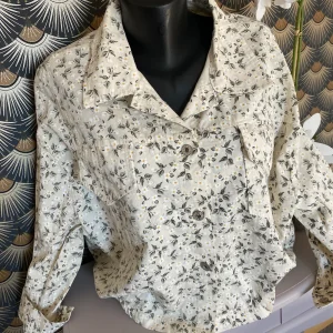 VESTE FLEURS CORINNE ECRU TU 38/44 petit 46