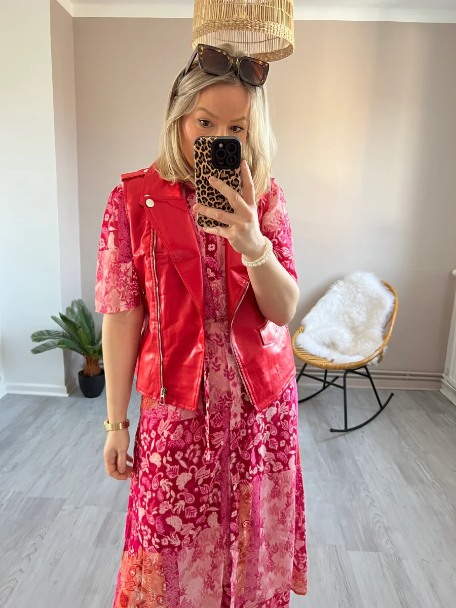 LE PERFECTO SANS MANCHE EN SIMILI ROUGE – Image 3