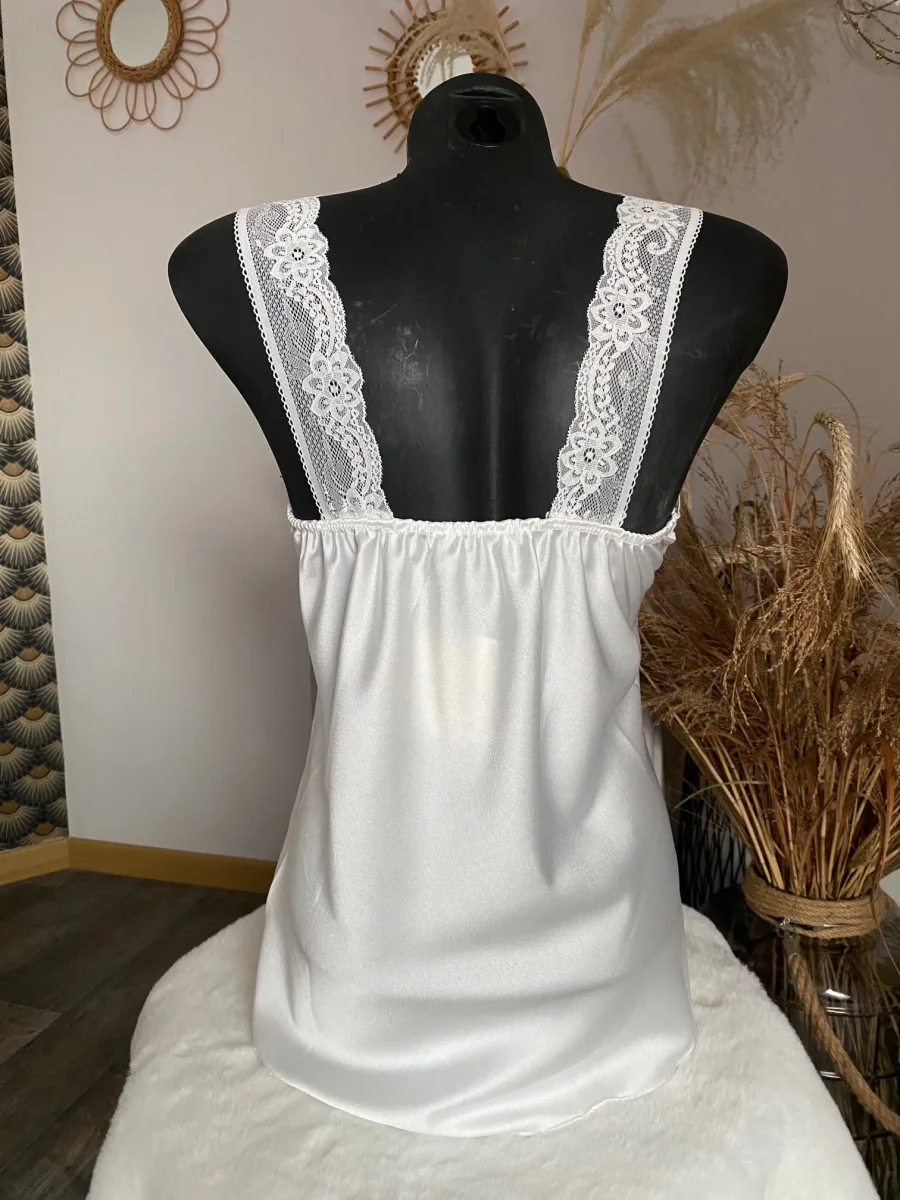 TOP DENTELLE TROIS COLORIS ( noir , blanc, champagne) – Image 7