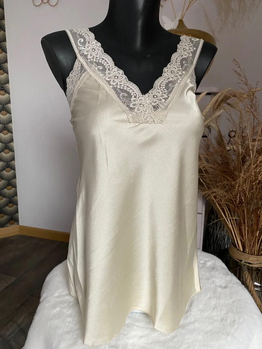 TOP DENTELLE TROIS COLORIS ( noir , blanc, champagne) – Image 4