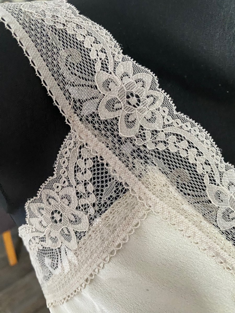 TOP DENTELLE TROIS COLORIS ( noir , blanc, champagne) – Image 5