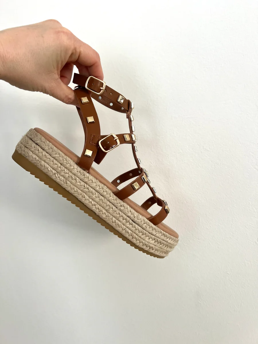 LES SANDALES CLOUS CAMEL - Image 4