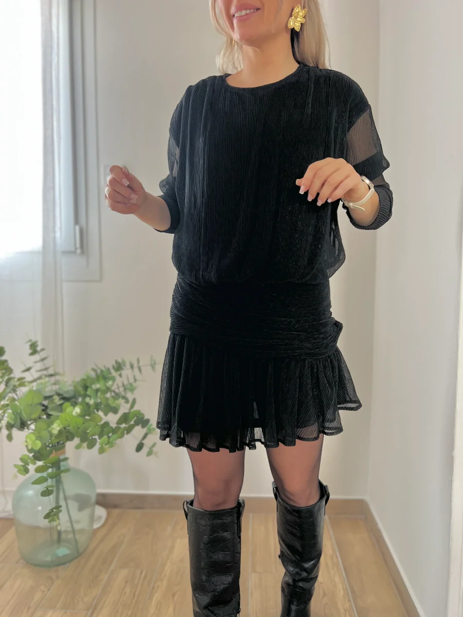 LA ROBE NOIRE IRISÉE