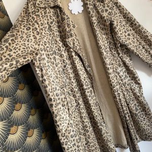 VESTE LONGUE LEOPARD   COLLECTION BELLE TAILLE 44 AU 50