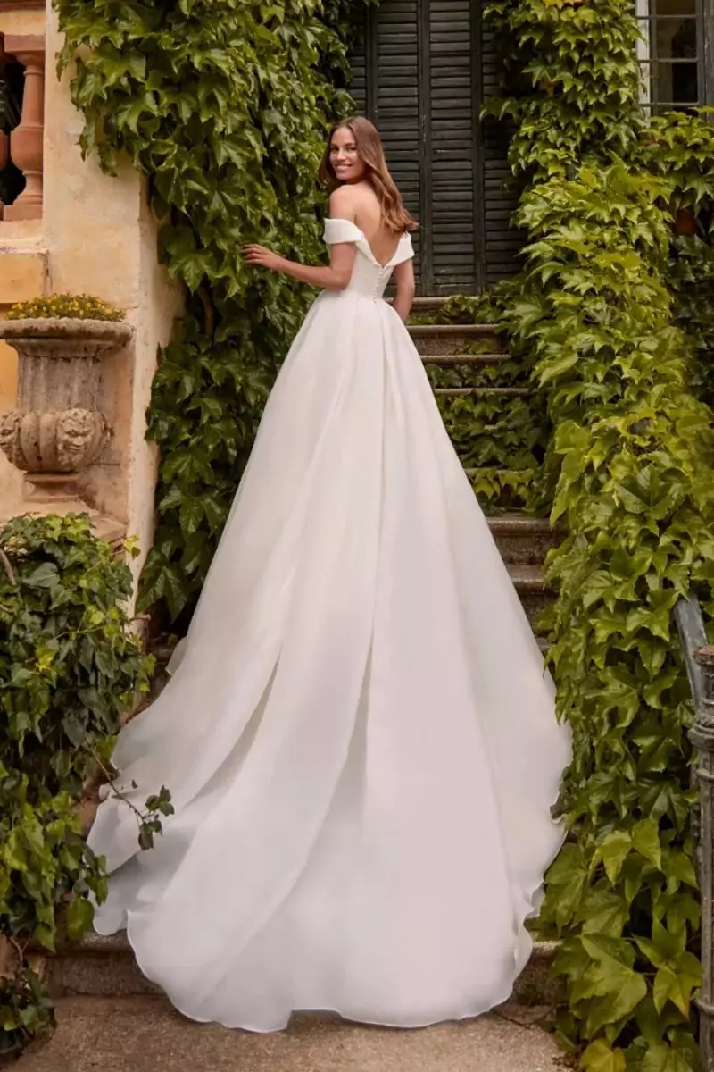 Robe Tinia – Nicole Milano – Image 3