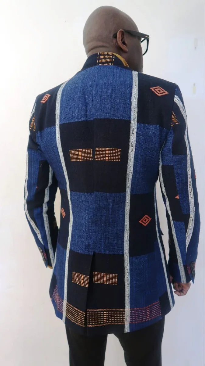 Blazer homme en pagne africain Sénoufo – coton tissé main – Image 3