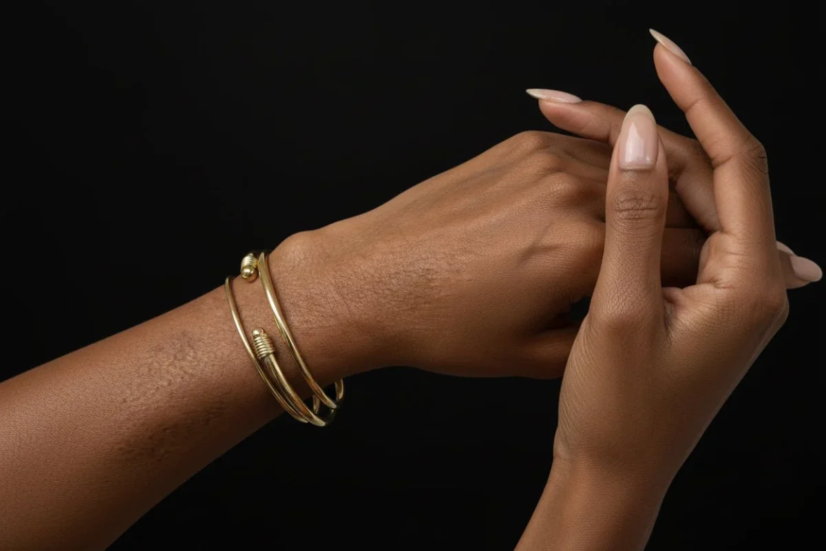 Bracelet jonc africain en bronze poli | Signature – Image 7