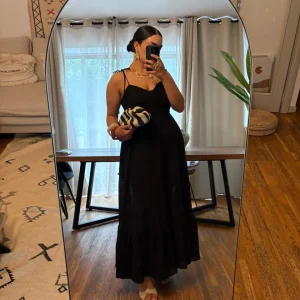 Robe Noire en Lin à Bretelles Nouées – Longueur Midi